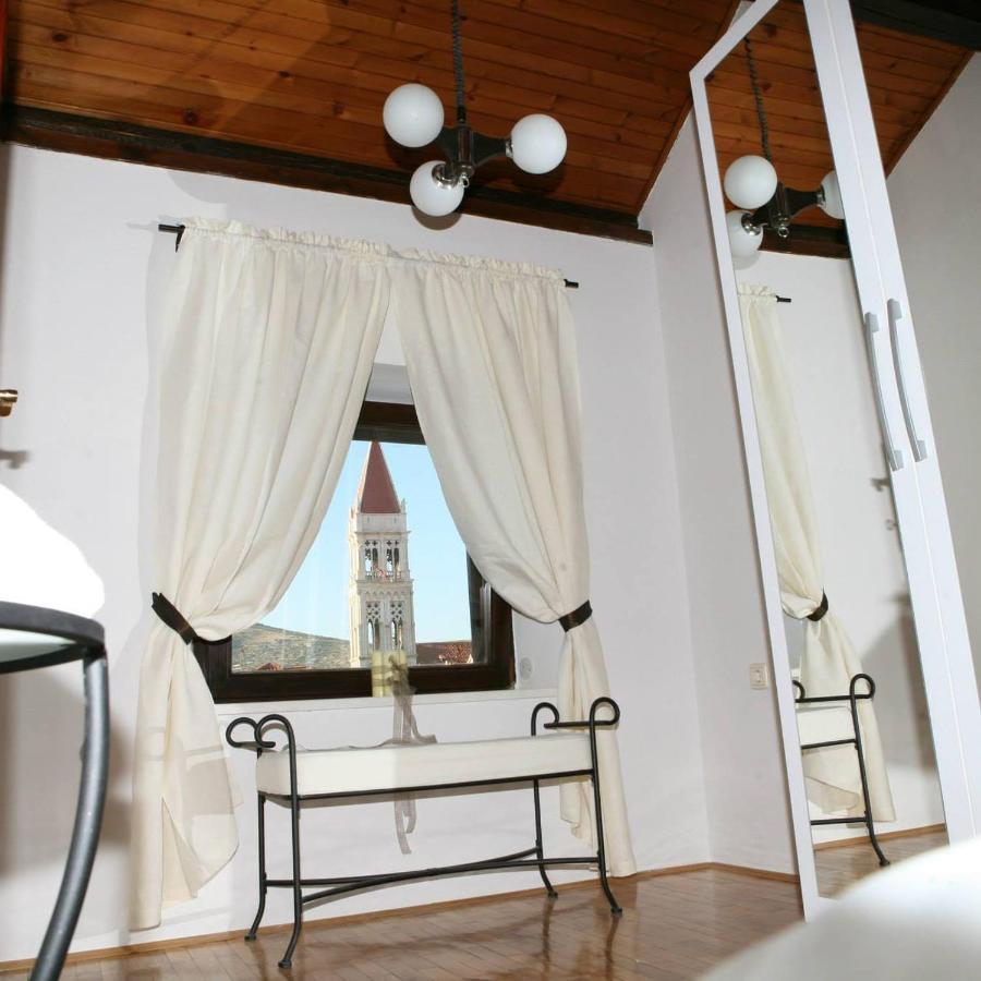 Filip & Viktoria In The Center Of Appartement